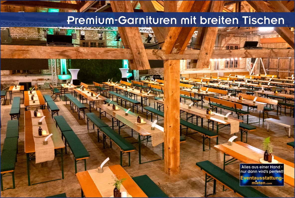 Grüne Bierbankpolster für Bierzeltgarnituren für Sitzkomfort Breite Biertische ohne Tischwäsche durch schönes Holz jederzeit möglich mit bequemen grünen Sitzpolstern.
