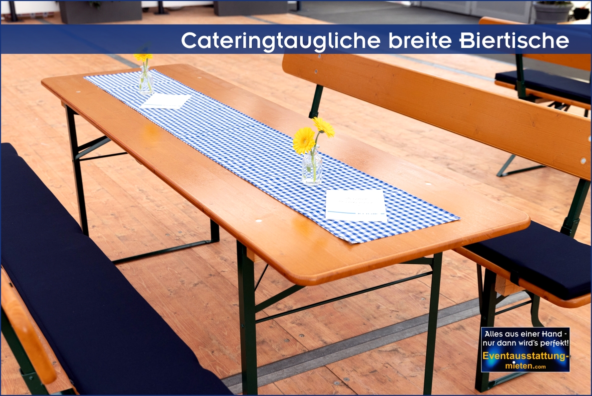 Breite Biertische mit 70 cm Breite mieten Bayern Breiter Biertisch mit weiß-blau kariertem Tischläufer und kleine Vasen mit gelben Gerbera