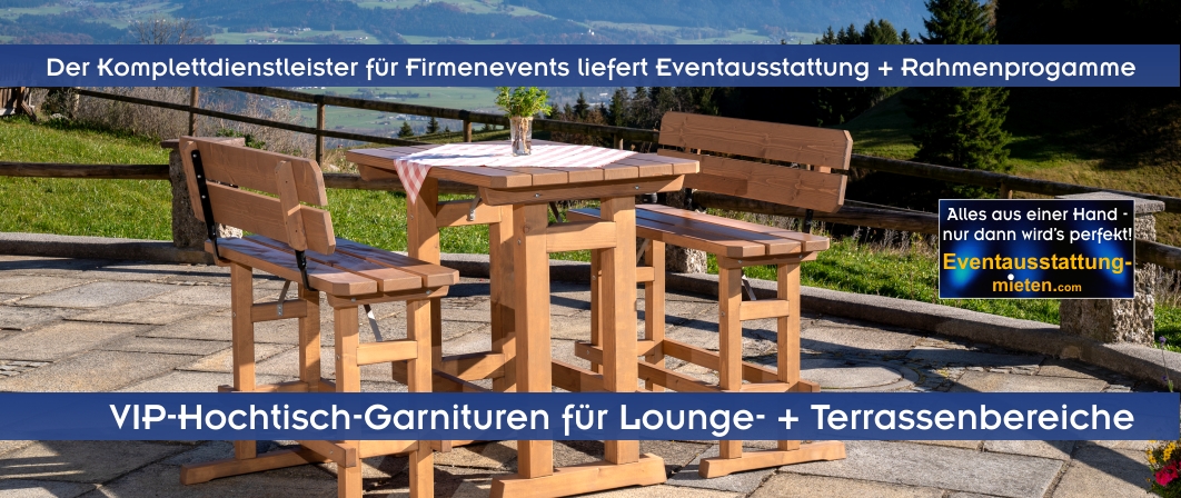 Hochtischgarnitur auf der Terrasse mit rot-weiß karierter Tischdecke.